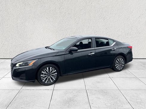 Used 2024 Nissan Altima 2.5 SV image 4