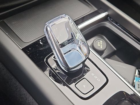 New 2026 Volvo XC60 B5 Plus w/ Protection Package Premier image 18