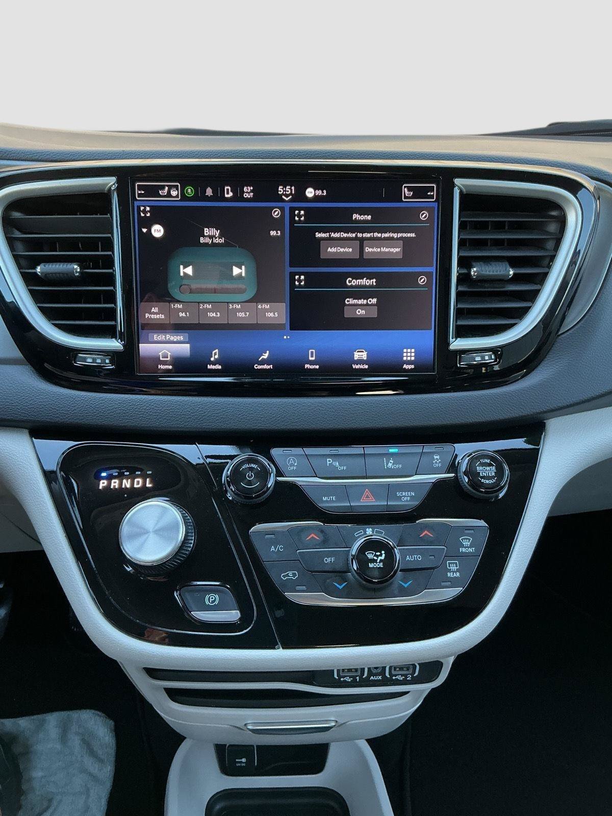 Used 2024 Chrysler Pacifica Touring-L FWD image 12