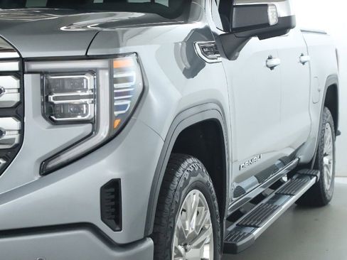 Used 2023 GMC Sierra 1500 Denali w/ Technology Package AWD/4WD image 4