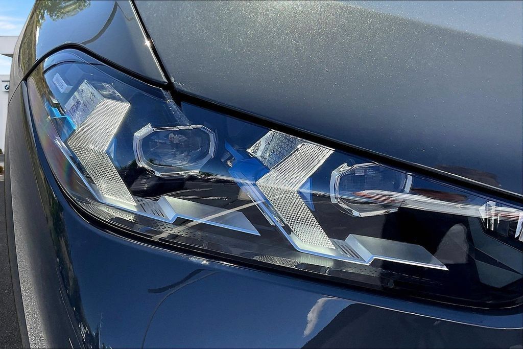 Used 2025 BMW X5 M60i AWD/4WD image 32