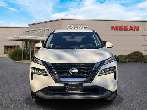 Used 2023 Nissan Rogue SV image 2