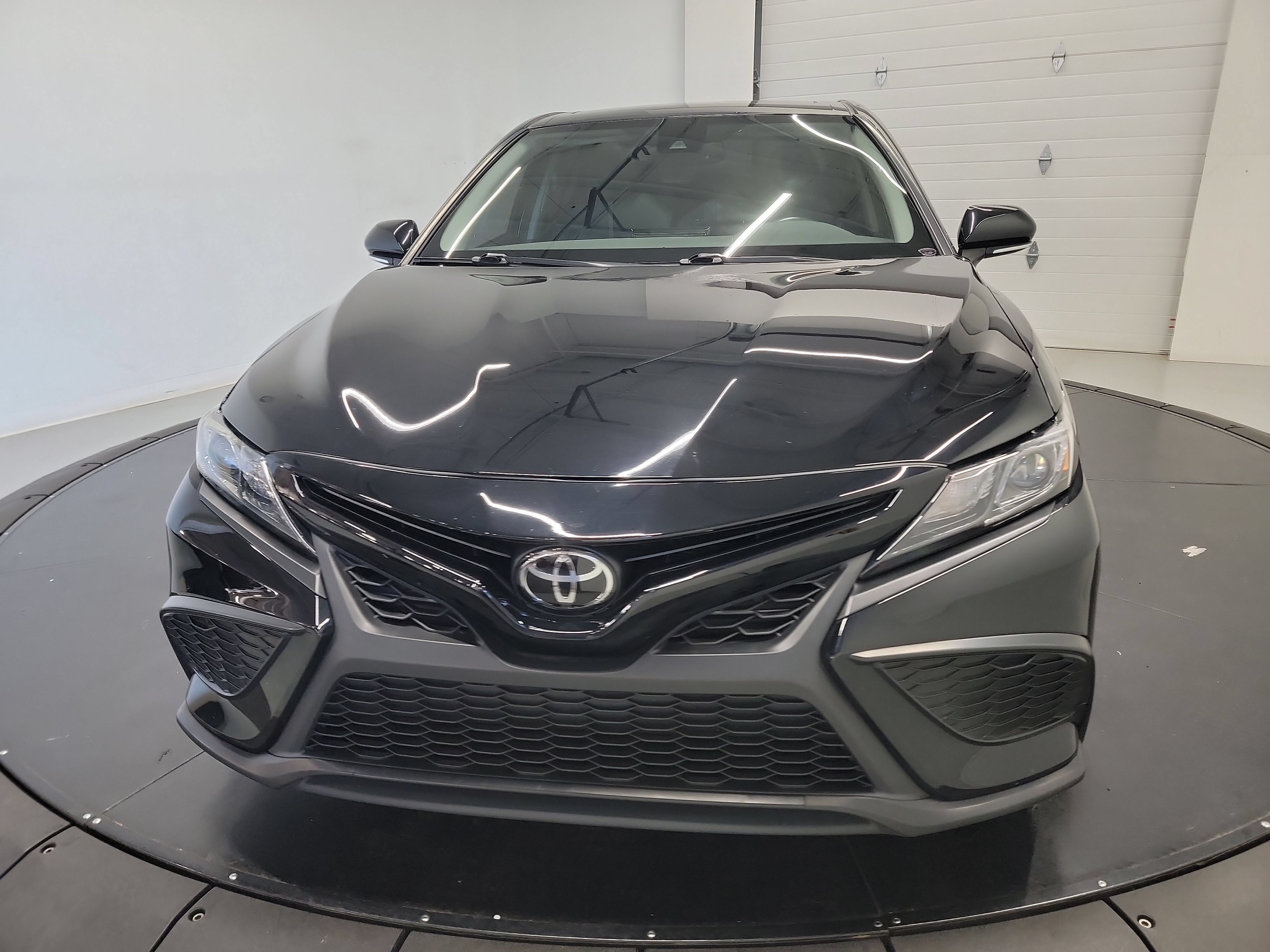 Used 2023 Toyota Camry SE w/ Convenience Package FWD image 2