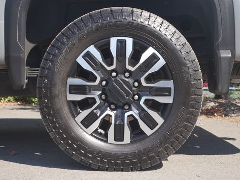 Used 2024 GMC Sierra 2500 Denali Ultimate AWD/4WD image 18