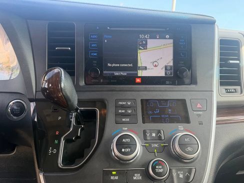 Used 2017 Toyota Sienna Limited AWD/4WD image 15