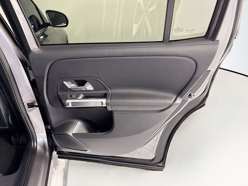 Used 2021 Mercedes-Benz GLB 250 image 27