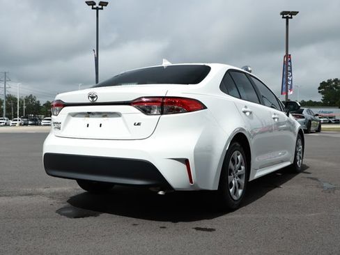Used 2025 Toyota Corolla LE w/ Convenience Package FWD image 6