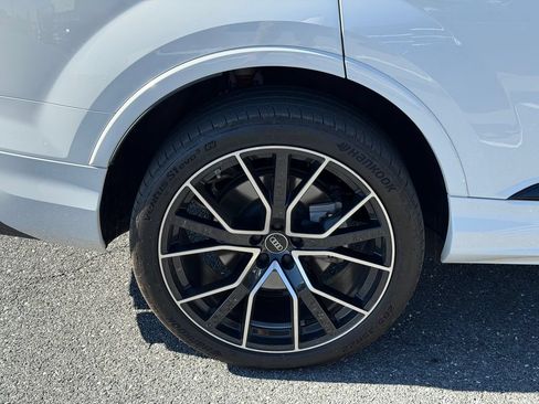 Certified 2025 Audi Q7 3.0T Prestige AWD/4WD image 13
