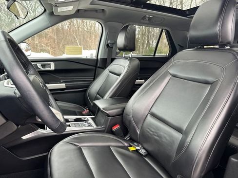 Used 2023 Ford Explorer XLT w/ Equipment Group 202A image 38