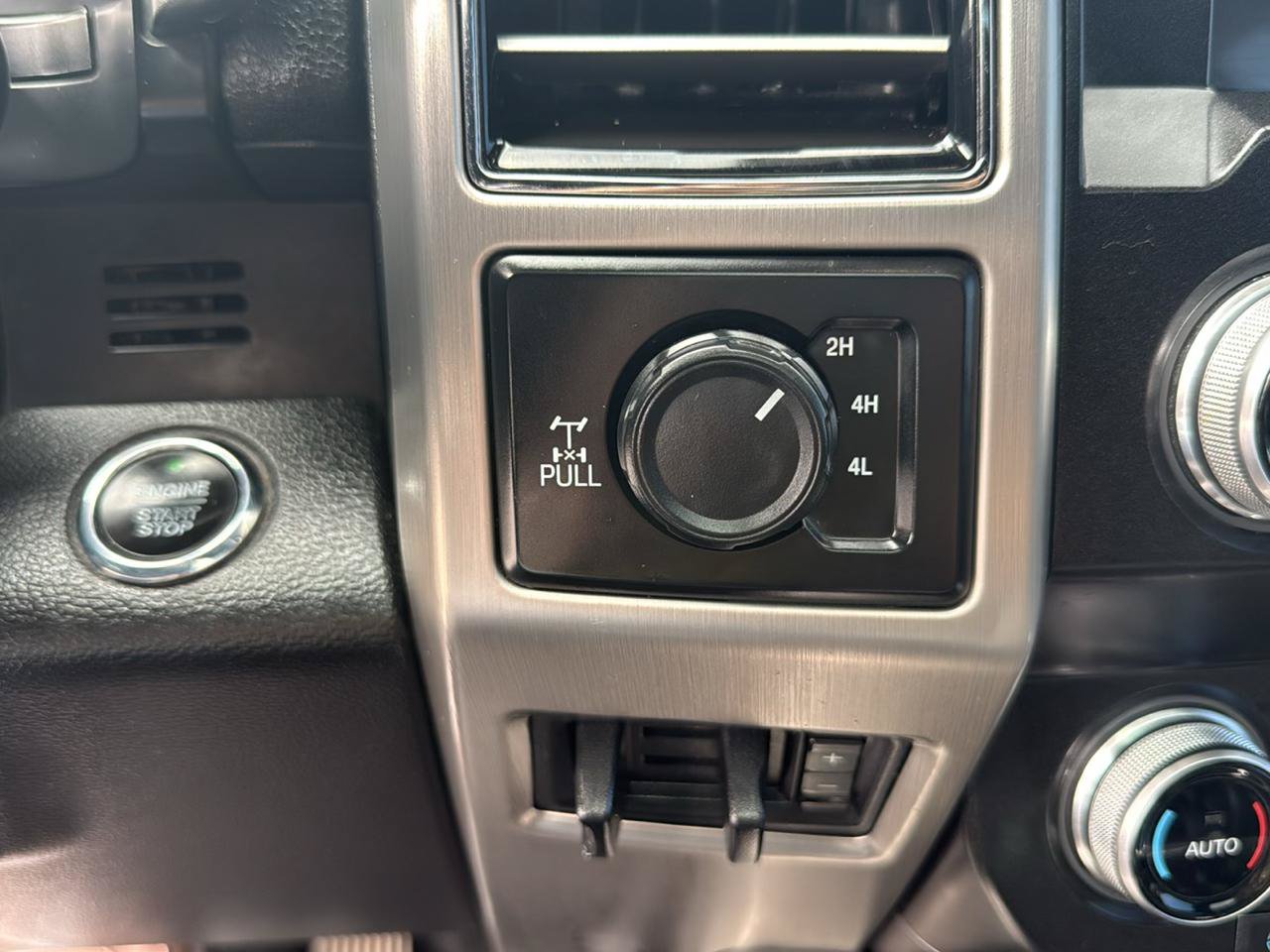 Used 2019 Ford F250 Platinum w/ Platinum Ultimate Package AWD/4WD image 26
