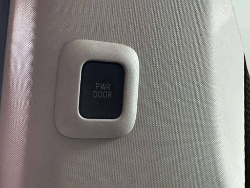 Used 2013 Toyota Sienna LE FWD image 15