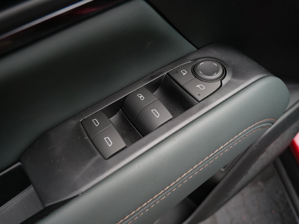 New 2027 GMC Terrain AT4 w/ Technology Package II AWD/4WD image 9