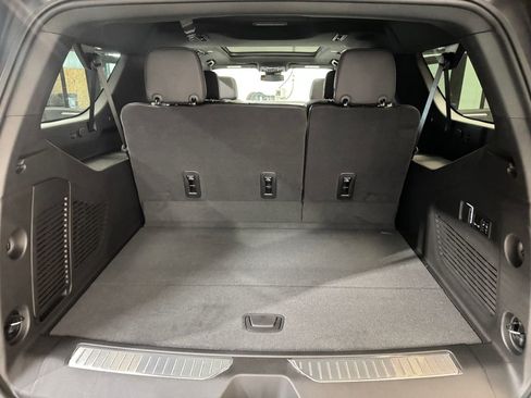 New 2026 Chevrolet Suburban Z71 AWD/4WD image 8