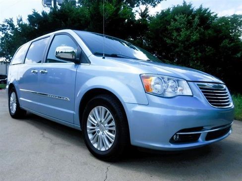 Used 2012 Chrysler Town & Country Touring-L w/ Premium Group FWD image 3