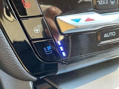 Used 2023 Ford Explorer Limited image 31