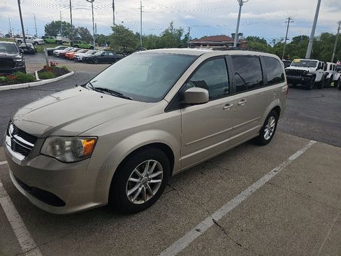 Used 2013 Dodge Grand Caravan SXT FWD image 2