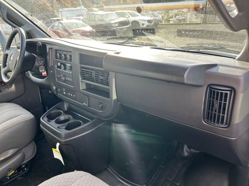 New 2025 Chevrolet Express 3500 Work Van w/ Power Convenience Package image 22