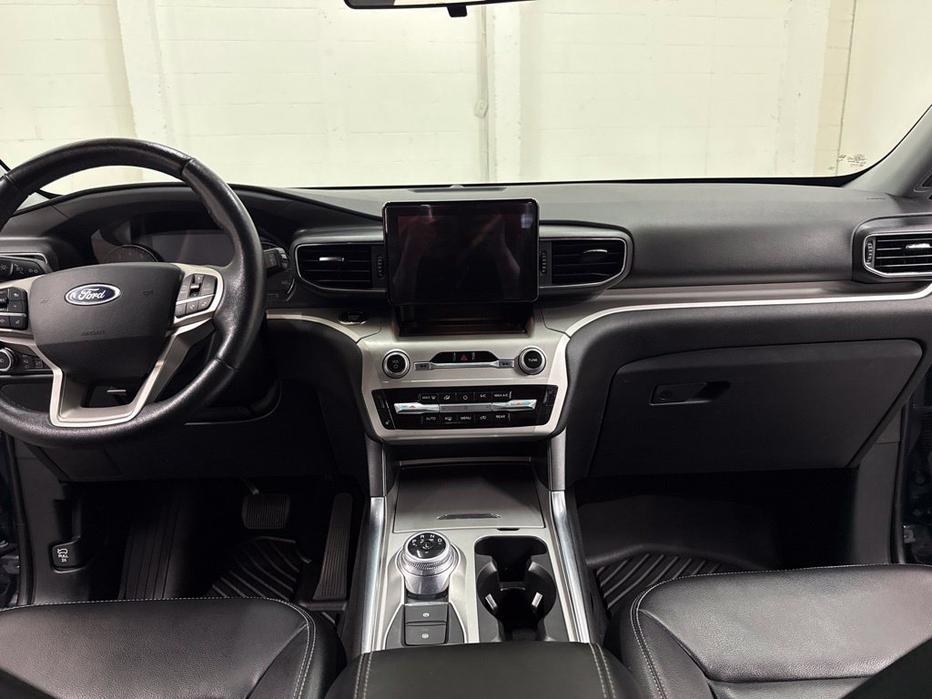Used 2021 Ford Explorer XLT w/ Equipment Group 202A AWD/4WD image 32