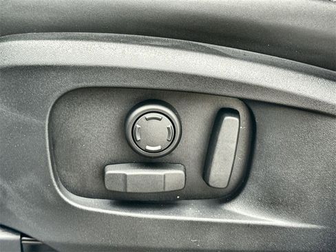 Used 2025 Land Rover Defender 110 S image 20