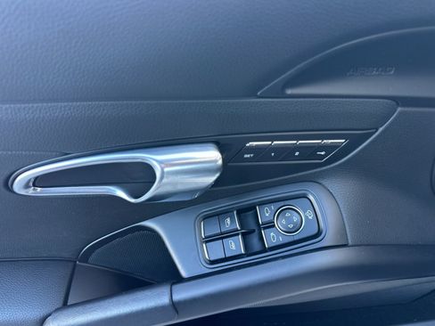 Used 2019 Porsche 718 Boxster RWD image 24