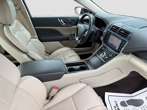 Used 2020 Lincoln Continental AWD w/ Premium Package image 29