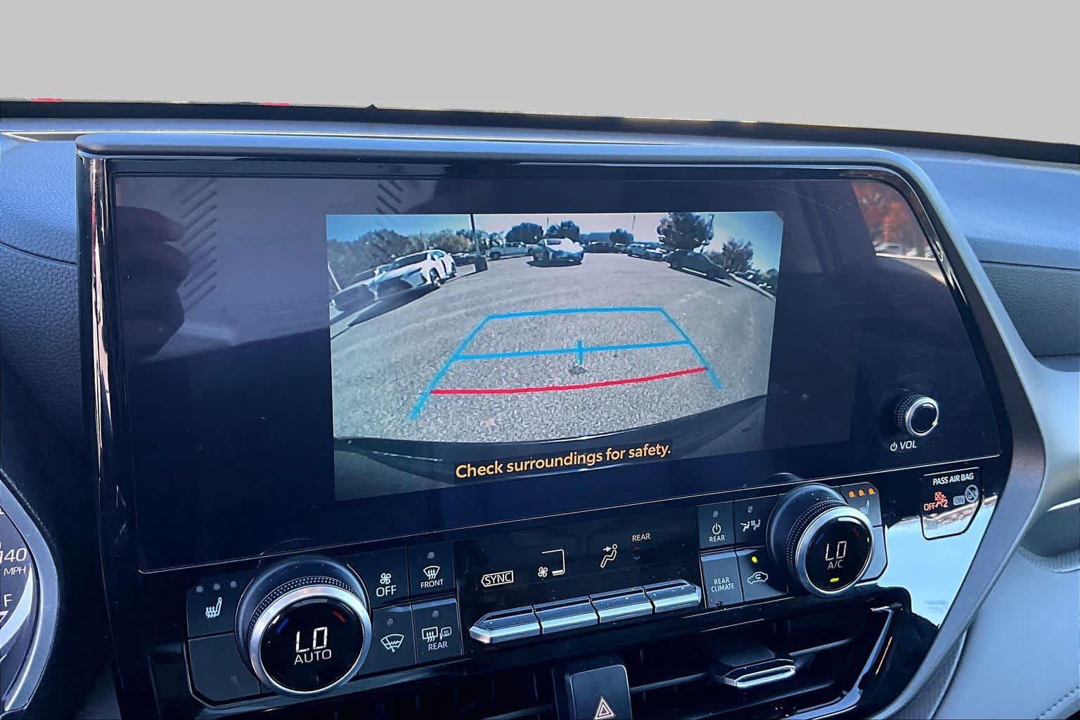 Used 2023 Toyota Highlander XLE FWD image 26
