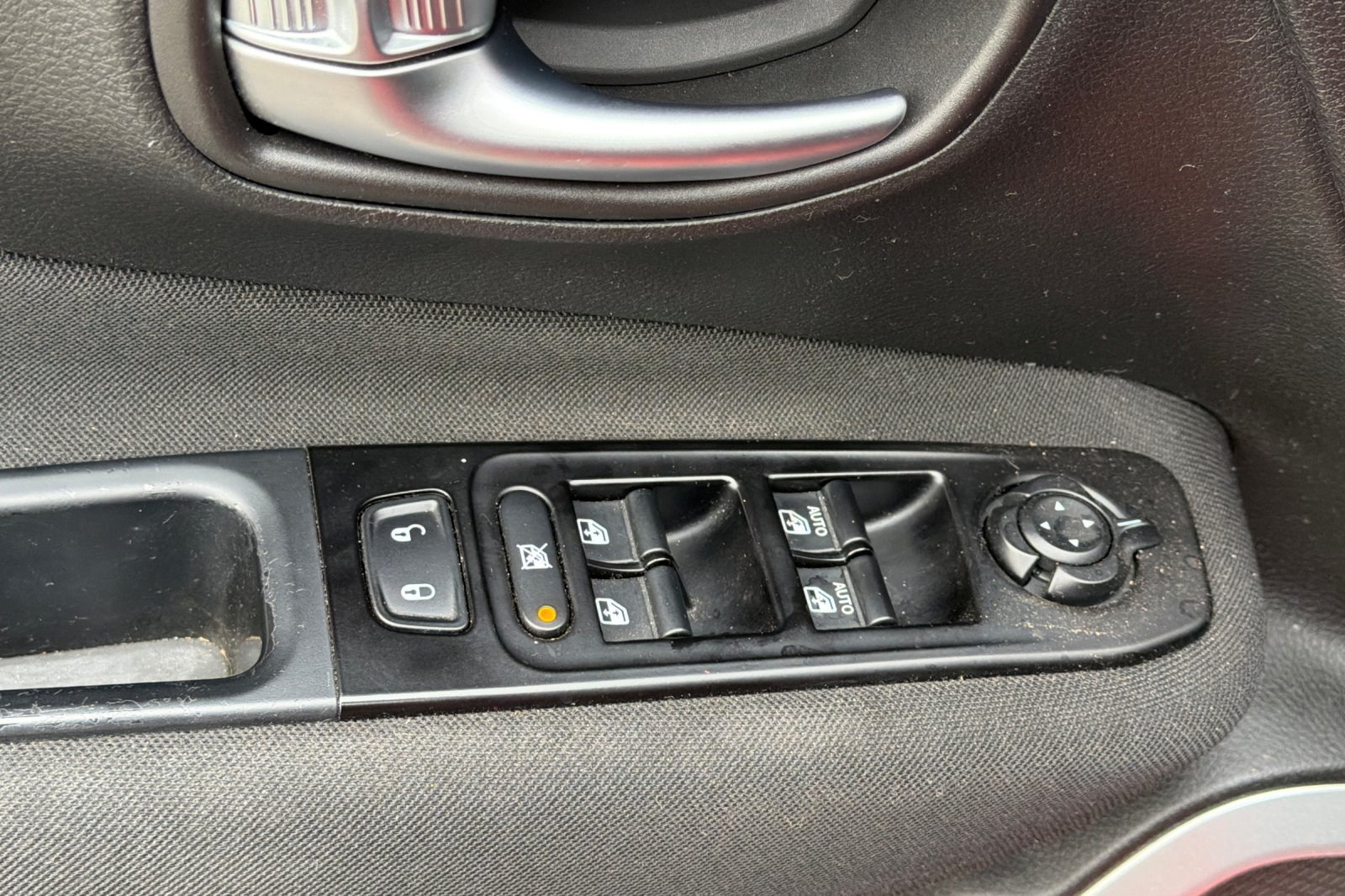 Used 2021 Jeep Renegade Latitude FWD image 14
