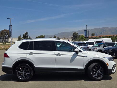 Used 2024 Volkswagen Tiguan SE w/ Panoramic Sunroof Package AWD/4WD image 8