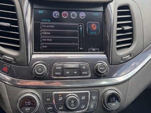Used 2017 Chevrolet Impala LT FWD image 1
