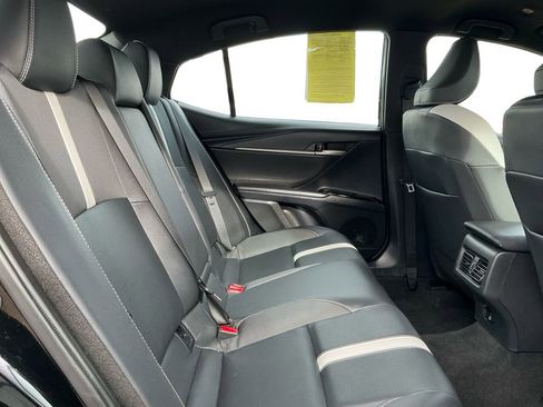 Used 2025 Toyota Camry SE image 18