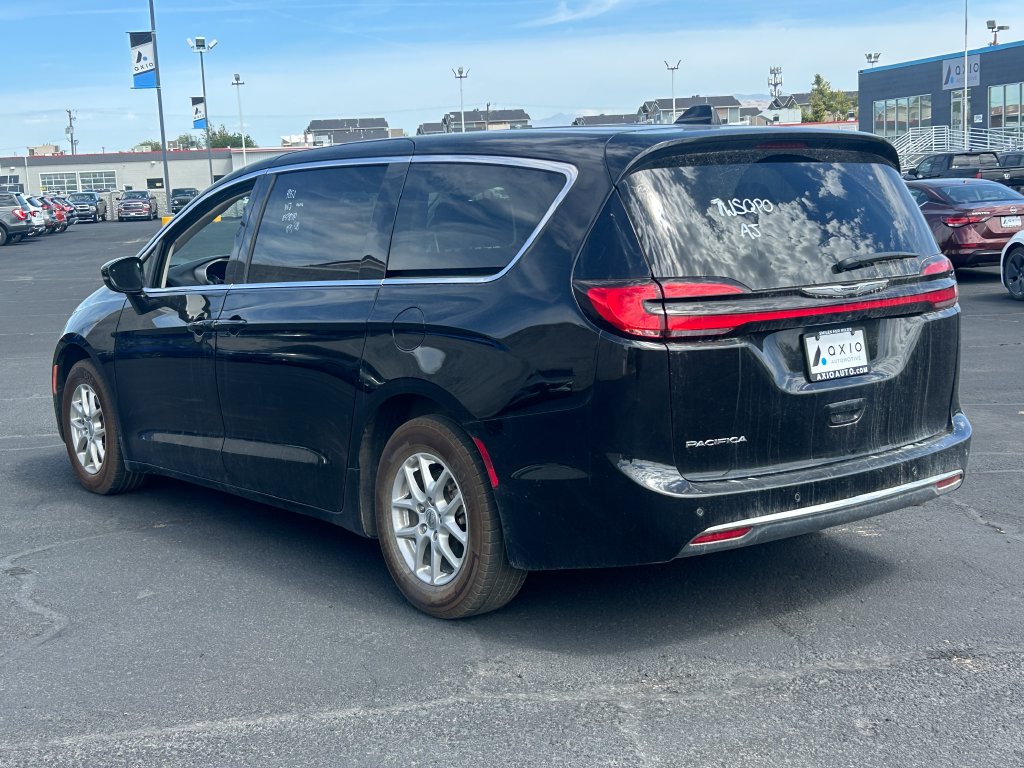 Used 2024 Chrysler Pacifica Touring-L FWD image 5