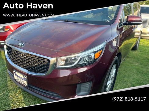Used 2017 Kia Sedona LX w/ LX Essentials Premium Package FWD image 1