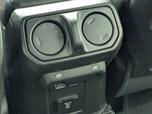Used 2018 Jeep Wrangler Unlimited Rubicon image 22