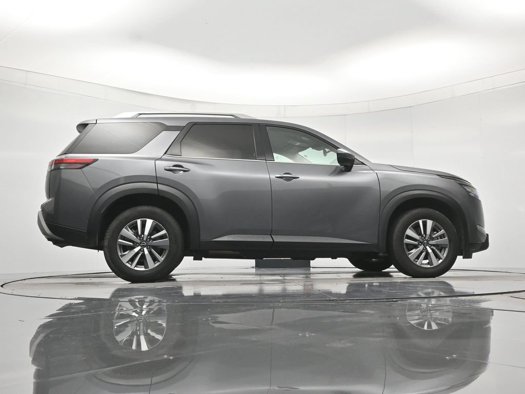 Used 2025 Nissan Pathfinder SL AWD/4WD image 40