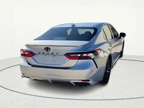 Used 2022 Toyota Camry SE image 6