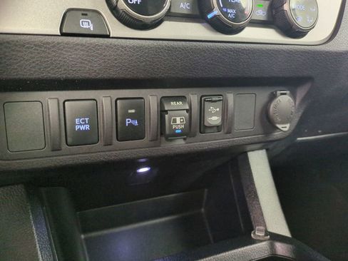 Used 2018 Toyota Tacoma SR5 image 24