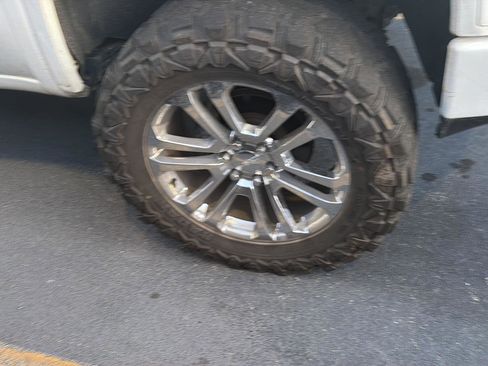 Used 2020 GMC Sierra 1500 AT4 w/ Off-Road Performance Package AWD/4WD image 7