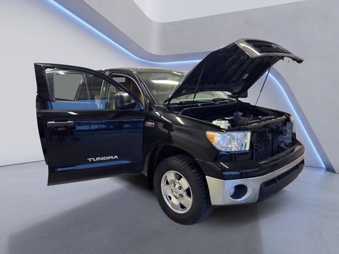 Used 2013 Toyota Tundra 4x4 Double Cab w/ TRD Off-Road Pkg image 9