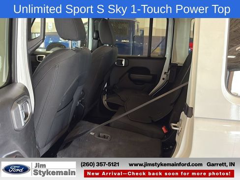 Used 2022 Jeep Wrangler Unlimited Sport w/ Sun And Sound Package AWD/4WD image 10