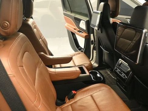 Used 2022 Lincoln Aviator Reserve w/ Equipment Group 201A AWD/4WD image 20