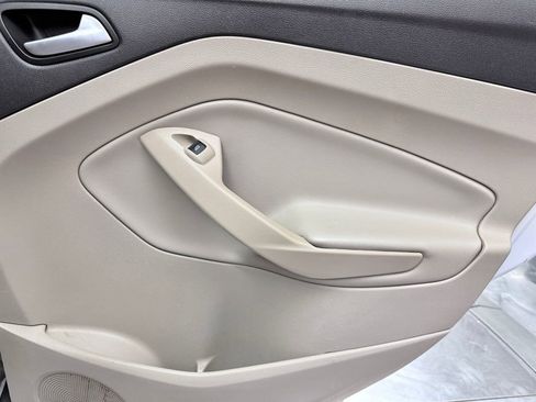 Used 2018 Ford Escape SE image 18