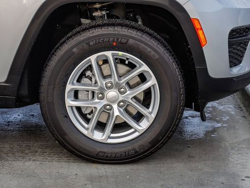 New 2025 Jeep Grand Cherokee Laredo X image 11