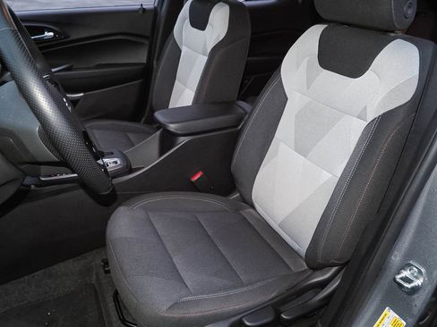 Certified 2025 Chevrolet Trax RS w/ Driver Confidence Package image 24