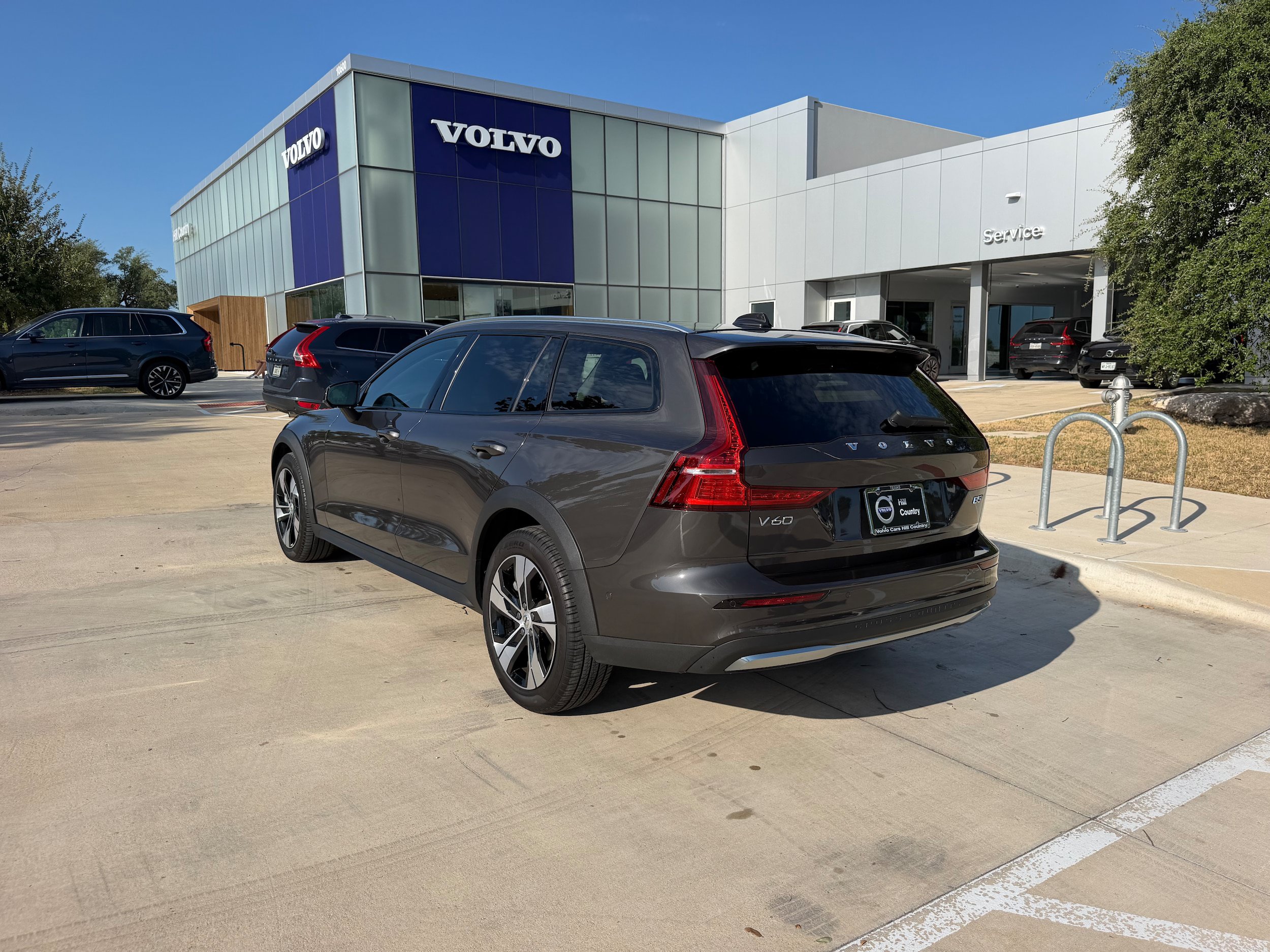 Certified 2025 Volvo V60 B5 Cross Country Plus AWD/4WD image 4