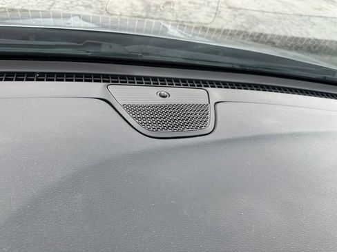 Used 2020 Chrysler Pacifica Limited image 29