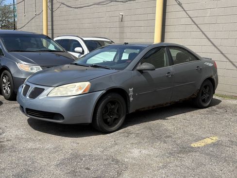 Used 2009 Pontiac G6 Sedan w/ Sport Package 1 FWD image 3