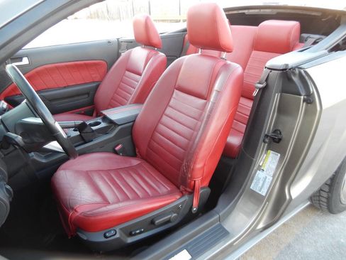 Used 2005 Ford Mustang GT Premium image 28