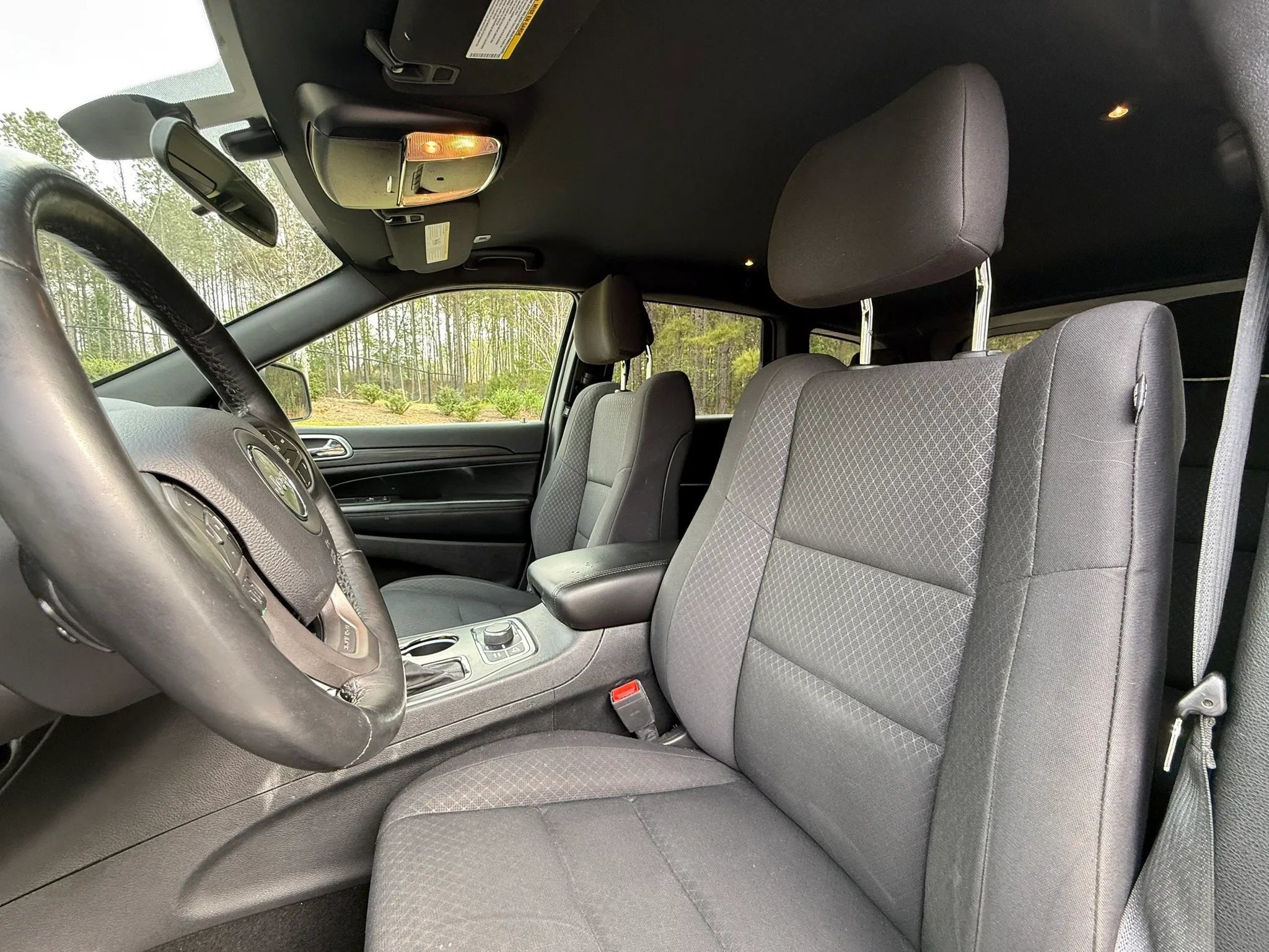 Used 2019 Jeep Grand Cherokee Laredo AWD/4WD image 12