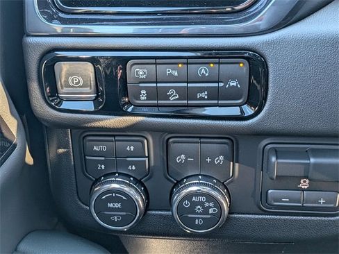 New 2026 GMC Yukon AT4 w/ AT4 Premium Plus Package image 27