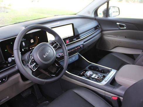 New 2026 Kia Carnival EX FWD image 28